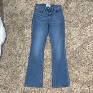 Mid rise boot cut Levi’s